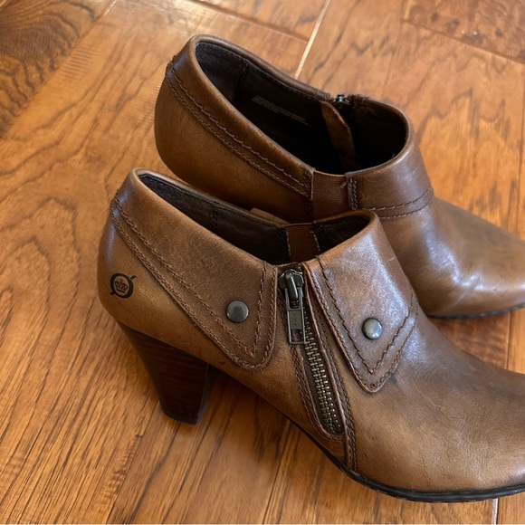 Born Tanya Marrone Short Leather Ankle Boot Booties Size 9.5 - Picture 3 of 9